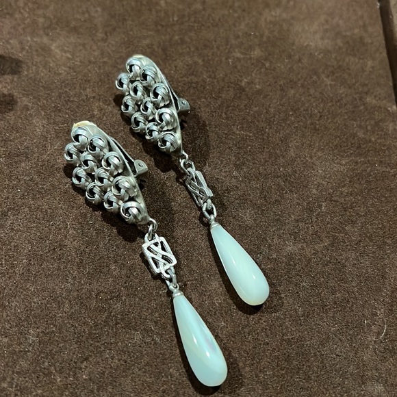 Designer pin and earrings - Picture 2 of 3